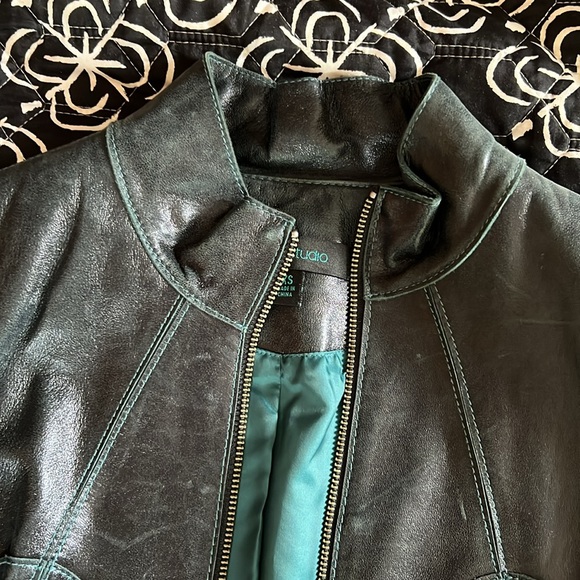 Leather jacket - Picture 2 of 5